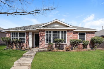 2213 Midbury Dr LANCASTER, TX 75134